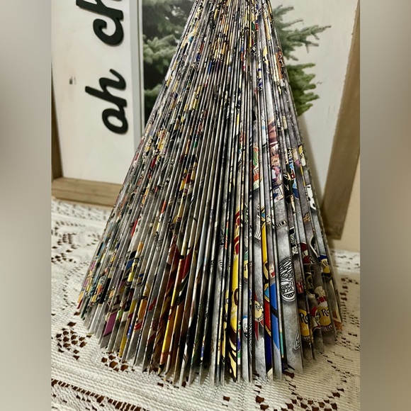 Handmade Folded Magazine Christmas Tree - Book Folding Paper Folding Origami - Picture 2 of 4
